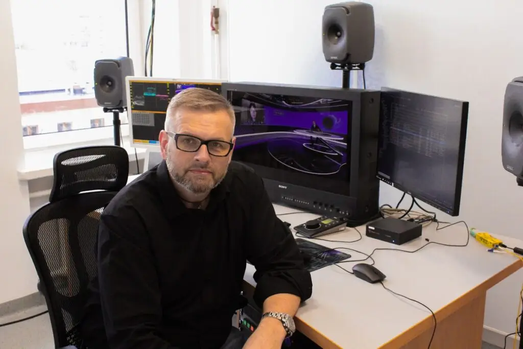 Filmeditor aus Polen bei der Arbeit – Remote Filmschnitt und Postproduktion
